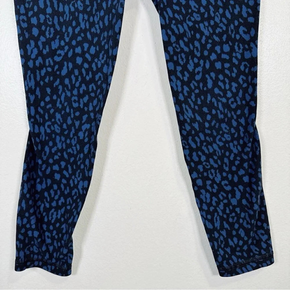 ATHLETA Salutation Stash  Pocket II Leopard Blue 7/8 Tight - Picture 7 of 16